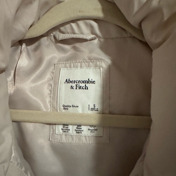 Abercrombie and Fitch Puffer Vest - Picture 3 of 4